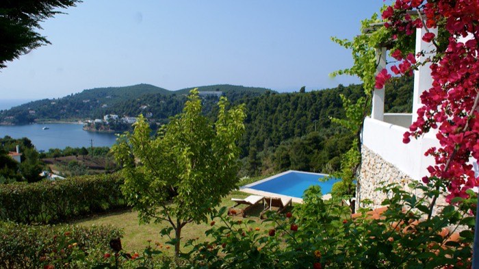 Villa Bougainvillea exterior, gardens and swimming pool — photo 3