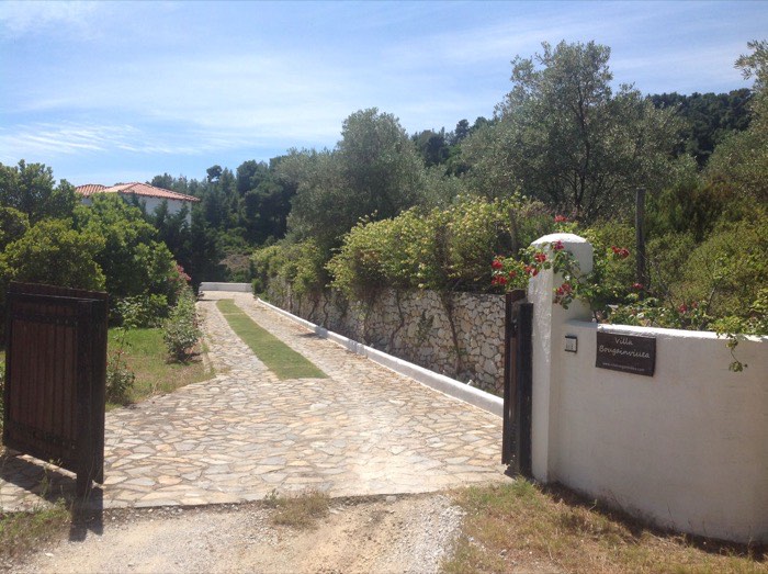 Villa Bougainvillea exterior, gardens and swimming pool — photo 11