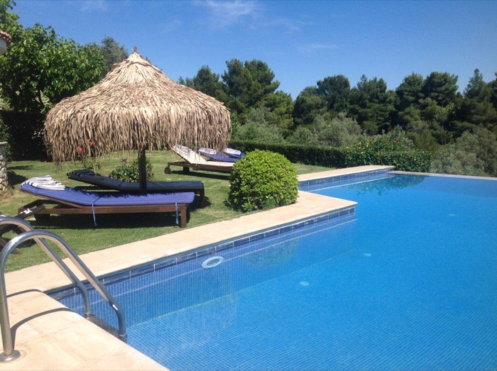 Villa Bougainvillea exterior, gardens and swimming pool — photo 14